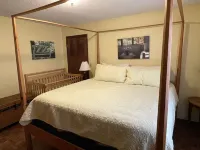 The Redbud Cottage--Beach & Quiet. Lake Sara Waterfront & Wood Fires.