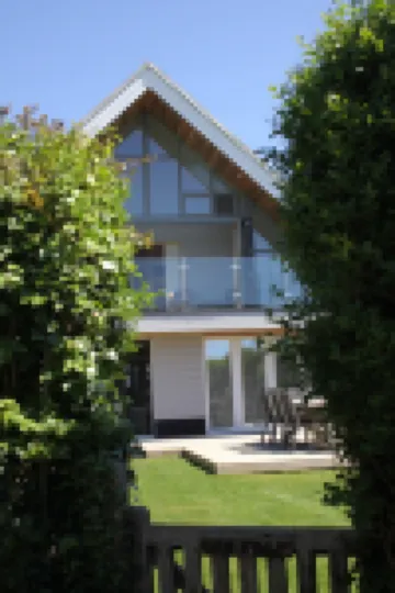 Beach Front Holiday Home on Private Road with Views Out to Sea. 100+  Reviews