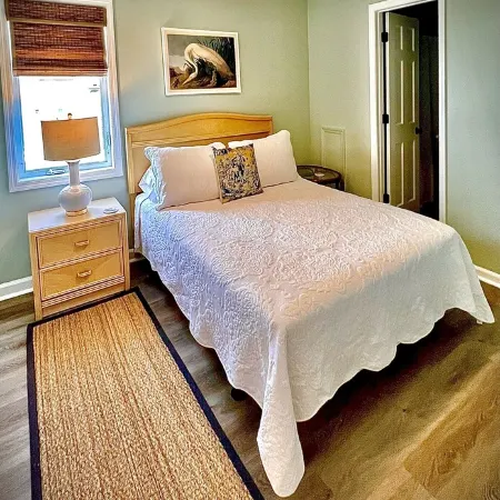 Oceanfront 2 Bd, 2.5 BTH in Surfside!