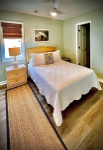 Oceanfront 2 Bd, 2.5 BTH in Surfside!