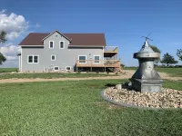 1916 renovated 8 bedroom, family-friendly home with great views Отели в г. Боном