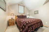 Exceptional Home Near SR Village / Best Rates / Hot Tub / Sharc / AC / Wi Fi