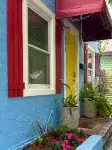 Joel's place: cozy 2 bedroom cottage with heated pool