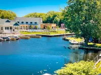 Kayak Shack: 1st Floor, Waterfront Lake House, Dock Boat & Jet Ski