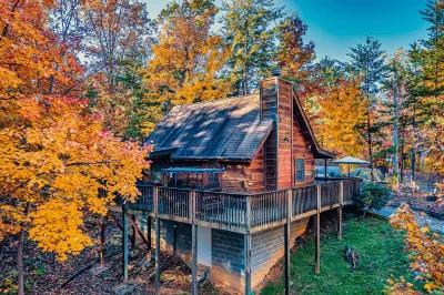 Beary Tale Cabin - Romantic Hot Tub, Jacuzzi, Anniversary, Honeymoon