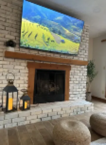 Breathtaking Waterfront Retreat, Private Docks, 12 Guests, King Bed.