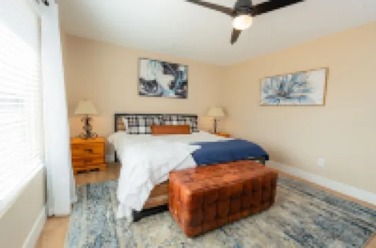 Rainbow Canyon Retreat:  Hot Tub, Fire Pit, Games Room - Sleeps 16+ 彩虹酒店