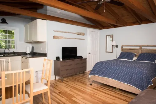 Cabin & Screened Porch with Scenic Views on Triplett Creek – Near Cave Run Lake!