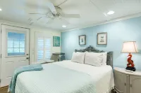 Tiny but perfect, super close to the beach.