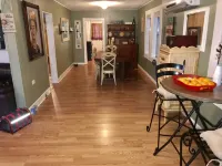 Historic Downtown, Wifi, Apple TVs, Cold AC