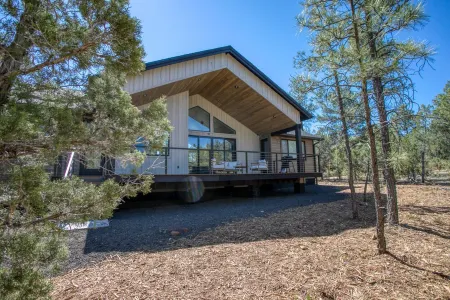 DWELL - Luxury In Torreon - Family Friendly, Tesla Charger Отели в г. Шоу Лоу