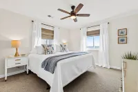 🌊 Pool open- Oct! Oceanfront-All linens Incld-Stocked Kitchen