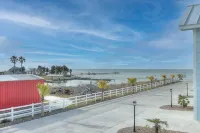Paradise on Copano Bay ~ Complementary Kayaks ~ Pier and Pool 락포트 호텔