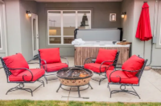 Castle Peak home w/HOT TUB, GAME ROOM + COMMUNITY POOL.