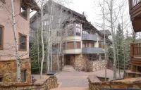 NEW Ski In/Out! Spacious, Hot Tub, Spruce Tree Lodge,  Arrowhead/Beaver Creek