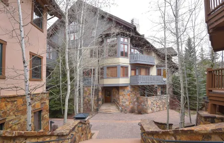 NEW Ski In/Out! Spacious, Hot Tub, Spruce Tree Lodge,  Arrowhead/Beaver Creek