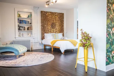 Beautiful, Walkable Strip District Studio w/ Outdoor Loggia Hotel a 