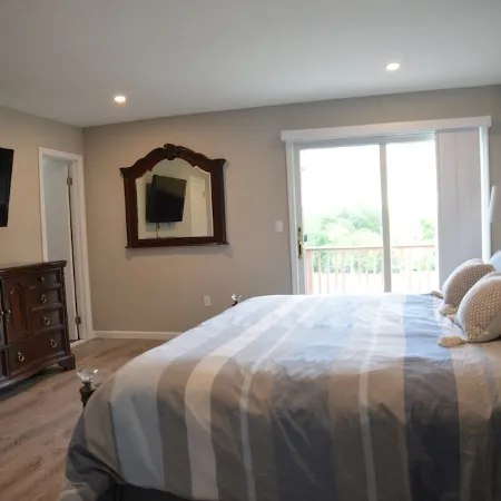Relax with the whole family at this peaceful place to stay with gorgeous views.