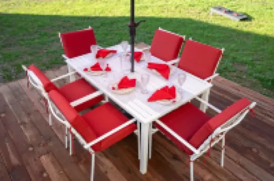 Modern home, Dog Agility Run, Game Room, Fire Pit & New Playground