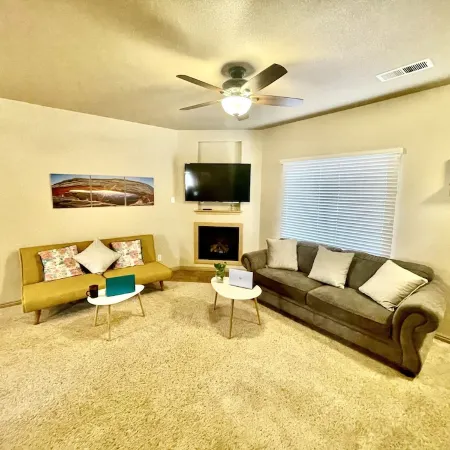 Work/Vacation Townhouse #4 - 3 bdrm 2.5 Bath