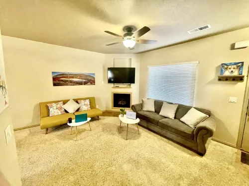 Work/Vacation Townhouse #4 - 3 bdrm 2.5 Bath