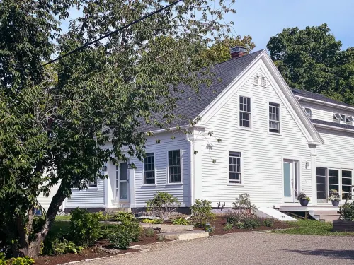 In-town, coastal + relaxing in Rockland Hotels in Rockland