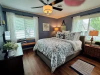 "Sunrise Cottage" Beautiful Lakefront Panoramic View W/ Hot Tub and Boat Dock