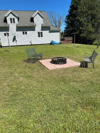 Country Home Close to Town with WiFi