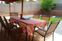 Spacious Escape, 1KB, 2QB, Wifi - Private Yard - Bungalow