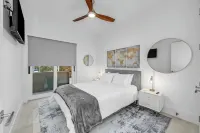 Riverview Oasis- Riverfront Paradise with Dock, Elevator, Private Pool & Kayaks
