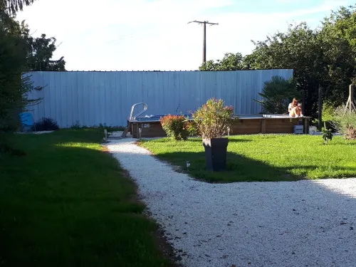 Maison sur Propriété Viticole, Avec Piscine Chauffée Hôtels à : Pons