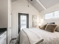 Heavensent Tiny Home @ The Retreat at Water's Edge - Lake Views! トレーシー・シティのホテル