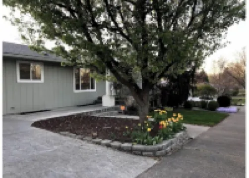 The Lilac Suite - Private Outdoor Deck, Newly Renovated, 3 miles to downtown WW