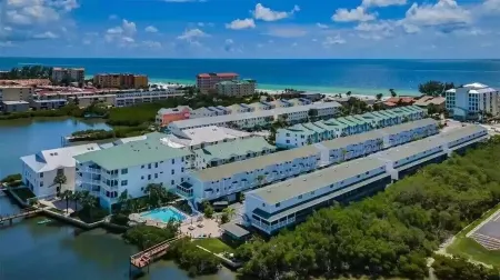 See ya on the beach!! Barrier Island Getaway - Indian Shores. Отели рядом с достопримечательностью «Сисайд Сиберд Санкчури»