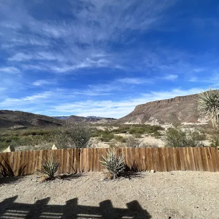 Spacious 4 bedroom home /sleeps 10 /just minutes from State and National Park.