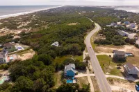 Private pool w/ heat available, hot tub, pet friendly, 5 min walk to beach!