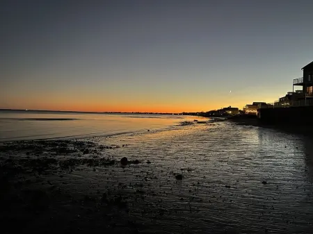 Minutes to Walnut Beach, newly renovated 3 bedroom home