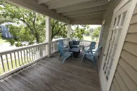 Large Home downtown Victoria by DeTar Hospital South and historical center