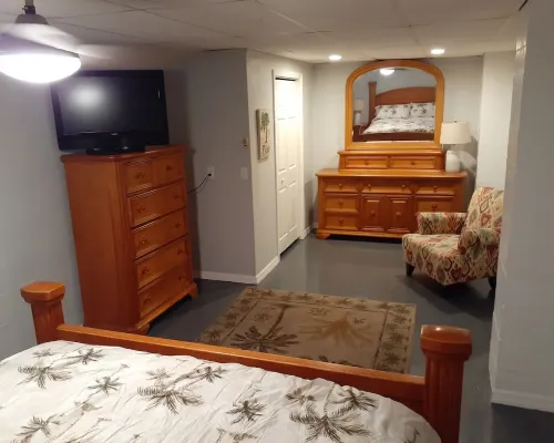 We Are the Coolest Hosts on the Planet! You Will Love it Here! Hotels in Elfers