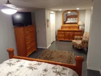 We Are the Coolest Hosts on the Planet! You Will Love it Here! Hotels in Elfers