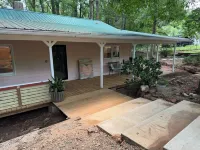 Perfectly Pink & Cozy 2-bedroom cabin in charming Waverly Hall