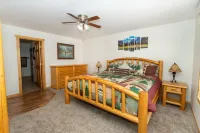 Large House with 2 King Beds, Game Room and Deck, 60 minutes from Jackson Hole