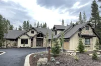 Four Seasons Luxury 5 Br Lodge w/ Hot Tub, Infinity Pool and More - 5-Star