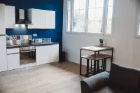 Joli Appartement Dans Propriété Normande Surplombant la mer Hotels in Cricquebeuf