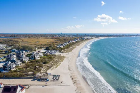 Experience Paradise! Stunning Beachfront Home, Your Ultimate Coastal Retreat!