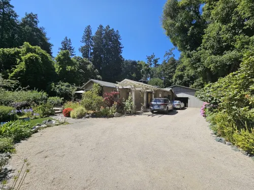 Cozy retreat near woods and sea