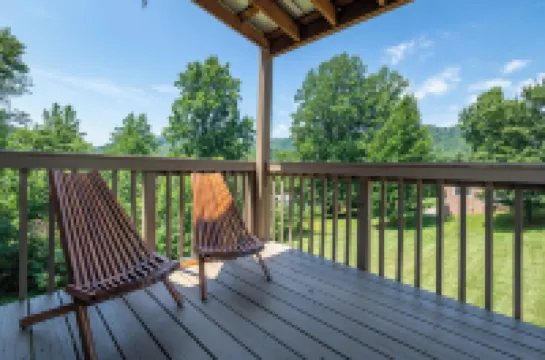 Apartment on the Knoll with private pool