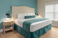 The Cove at Sylvan Beach - Pet friendly lakeside cottage with a pontoon boat!