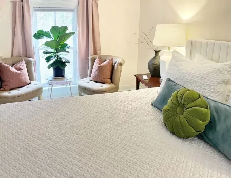 Sweet Darling House: Enchanting historic home; walkable to downtown Отели рядом с достопримечательностью «Университет Мэри Болдуин»