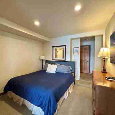 Bayfront Two Bedroom OVER the Water! Beach, Balcony & Pet friendly Rooms